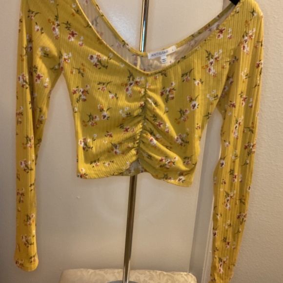 Flirty Floral - Picture 2 of 2